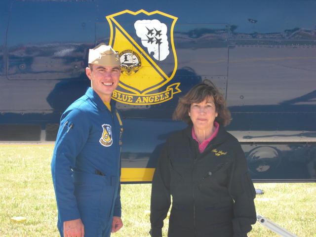 osh11_peggy_blueangels2