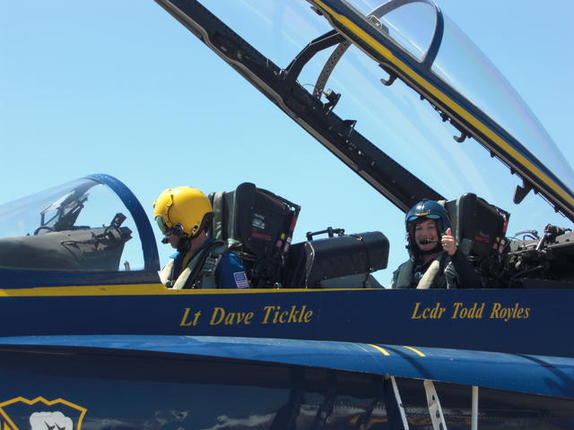 osh11_peggy_blueangels4