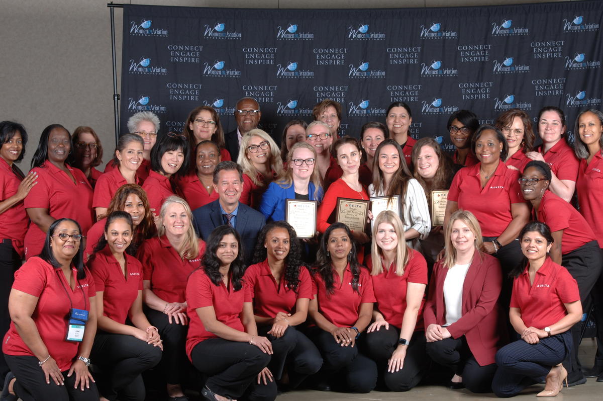 scholarship Delta Air Lines awardees and attendees